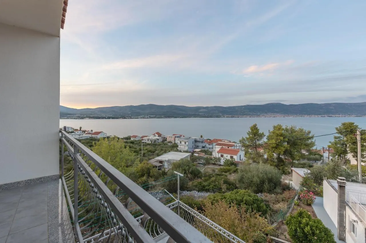 Holiday Home Insulam Mare  Trogir